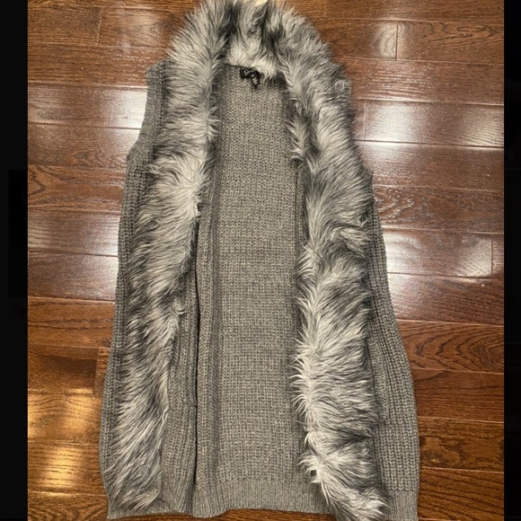 Gray Faux Fur Sweater Vest - Picture 2 of 4